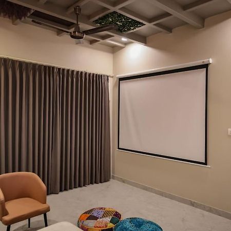 Saiba Outhouse- 4 Bed Room- Pool- Theatre- Partyhall- Garden & Terrace Sitting Area 斋浦尔 外观 照片