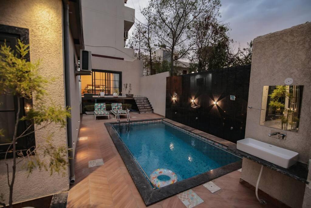 Saiba Outhouse- 4 Bed Room- Pool- Theatre- Partyhall- Garden & Terrace Sitting Area 斋浦尔 外观 照片