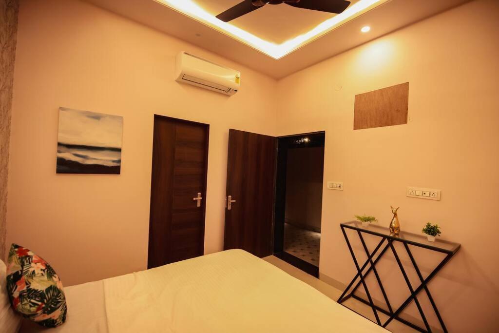 Saiba Outhouse- 4 Bed Room- Pool- Theatre- Partyhall- Garden & Terrace Sitting Area 斋浦尔 外观 照片