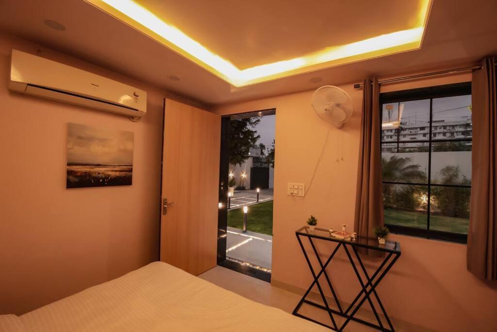 Saiba Outhouse- 4 Bed Room- Pool- Theatre- Partyhall- Garden & Terrace Sitting Area 斋浦尔 外观 照片