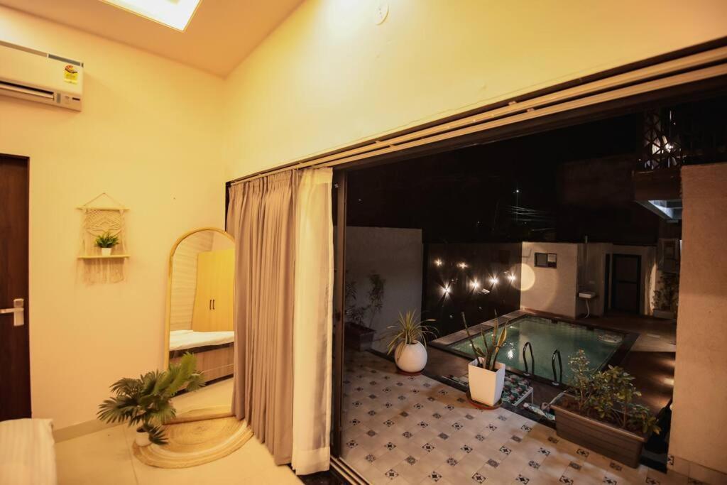Saiba Outhouse- 4 Bed Room- Pool- Theatre- Partyhall- Garden & Terrace Sitting Area 斋浦尔 外观 照片