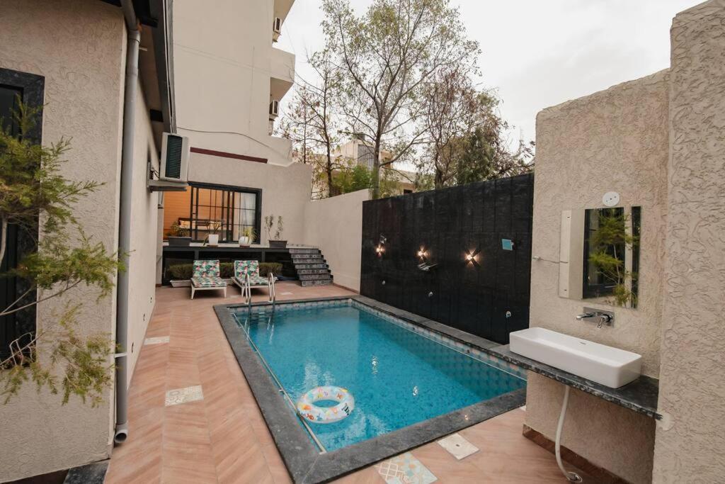 Saiba Outhouse- 4 Bed Room- Pool- Theatre- Partyhall- Garden & Terrace Sitting Area 斋浦尔 外观 照片