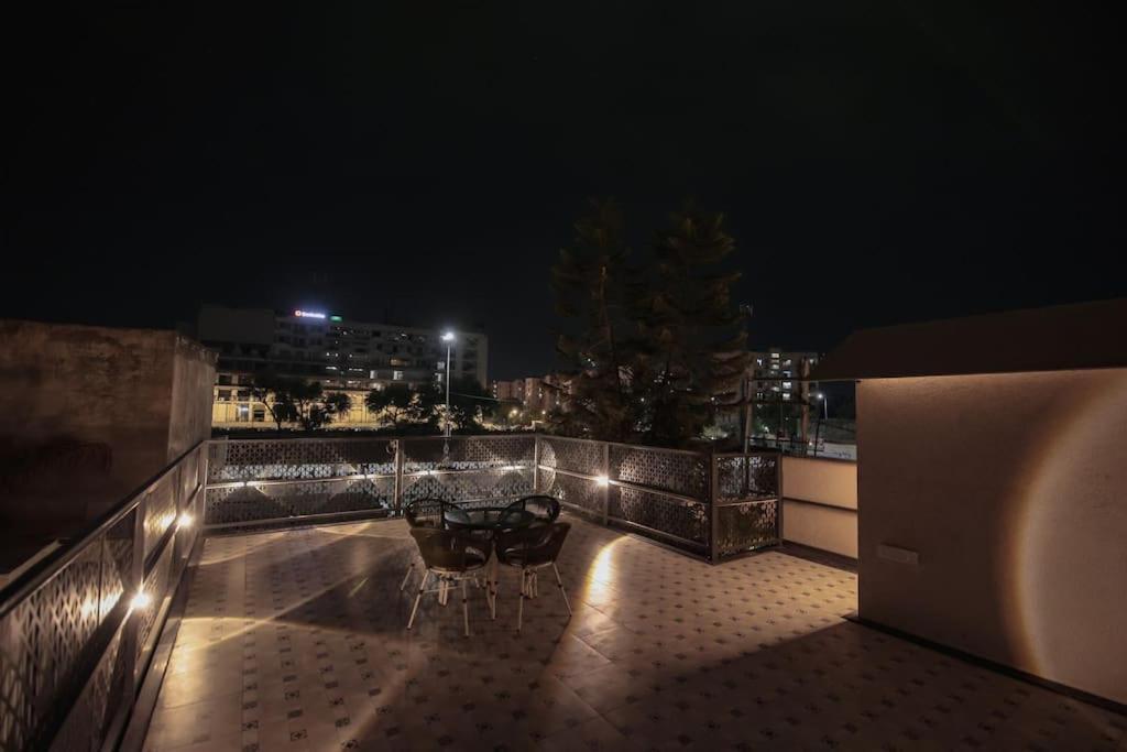 Saiba Outhouse- 4 Bed Room- Pool- Theatre- Partyhall- Garden & Terrace Sitting Area 斋浦尔 外观 照片