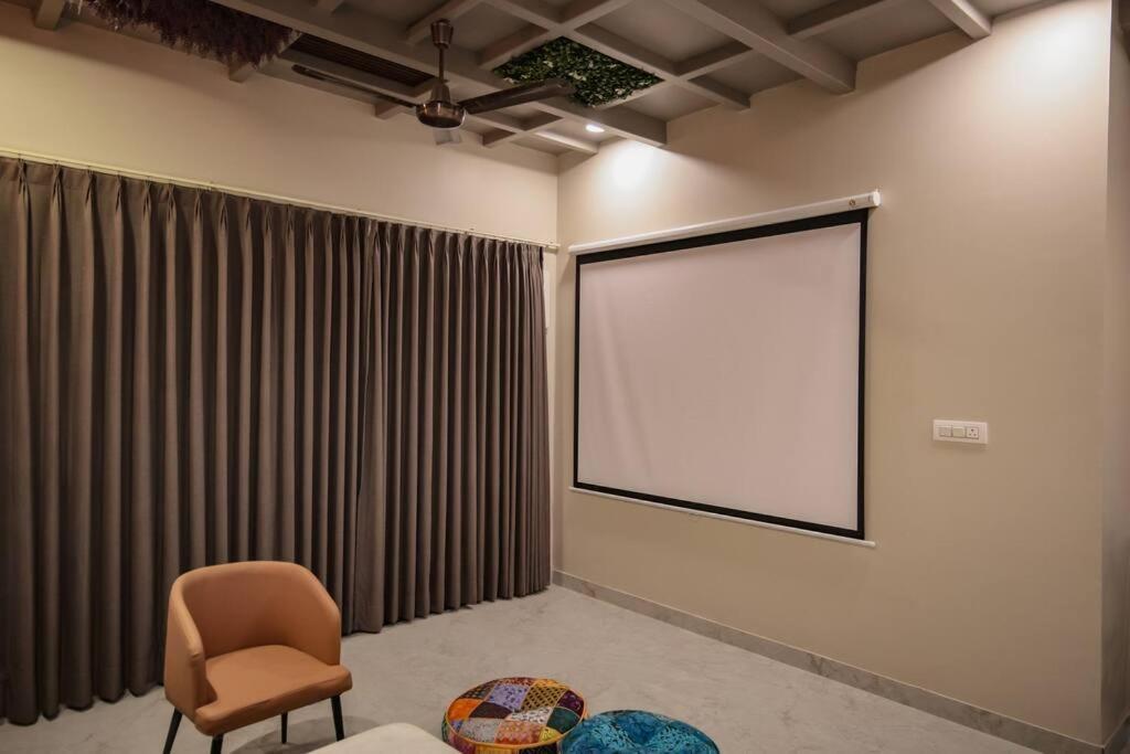 Saiba Outhouse- 4 Bed Room- Pool- Theatre- Partyhall- Garden & Terrace Sitting Area 斋浦尔 外观 照片