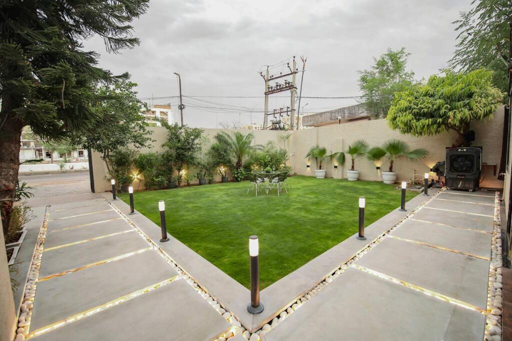 Saiba Outhouse- 4 Bed Room- Pool- Theatre- Partyhall- Garden & Terrace Sitting Area 斋浦尔 外观 照片
