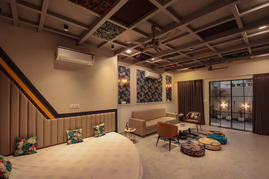 Saiba Outhouse- 4 Bed Room- Pool- Theatre- Partyhall- Garden & Terrace Sitting Area 斋浦尔 外观 照片